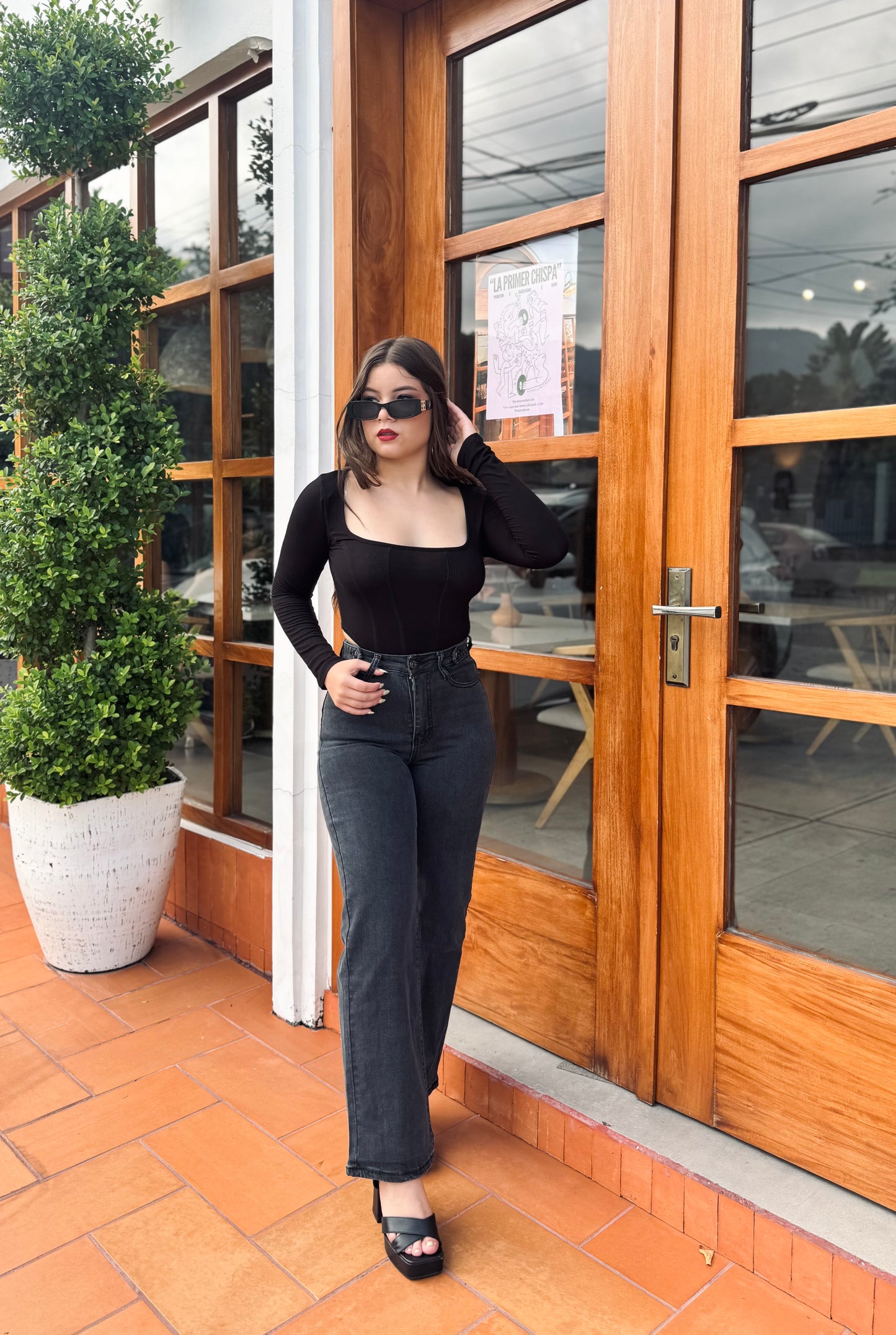 MOM JEANS CORTE RECTO
