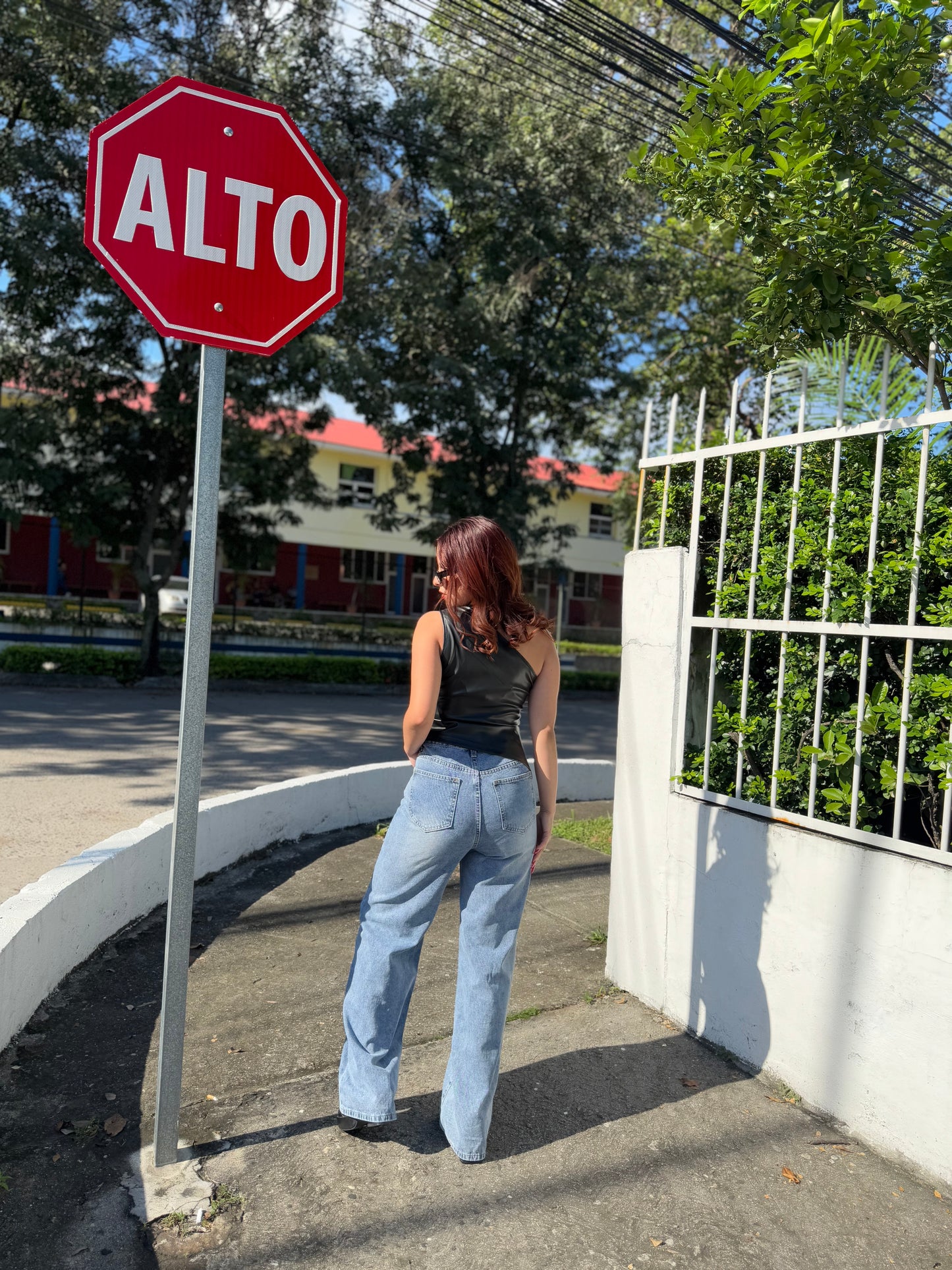 MOM JEANS PIERNA ANCHA