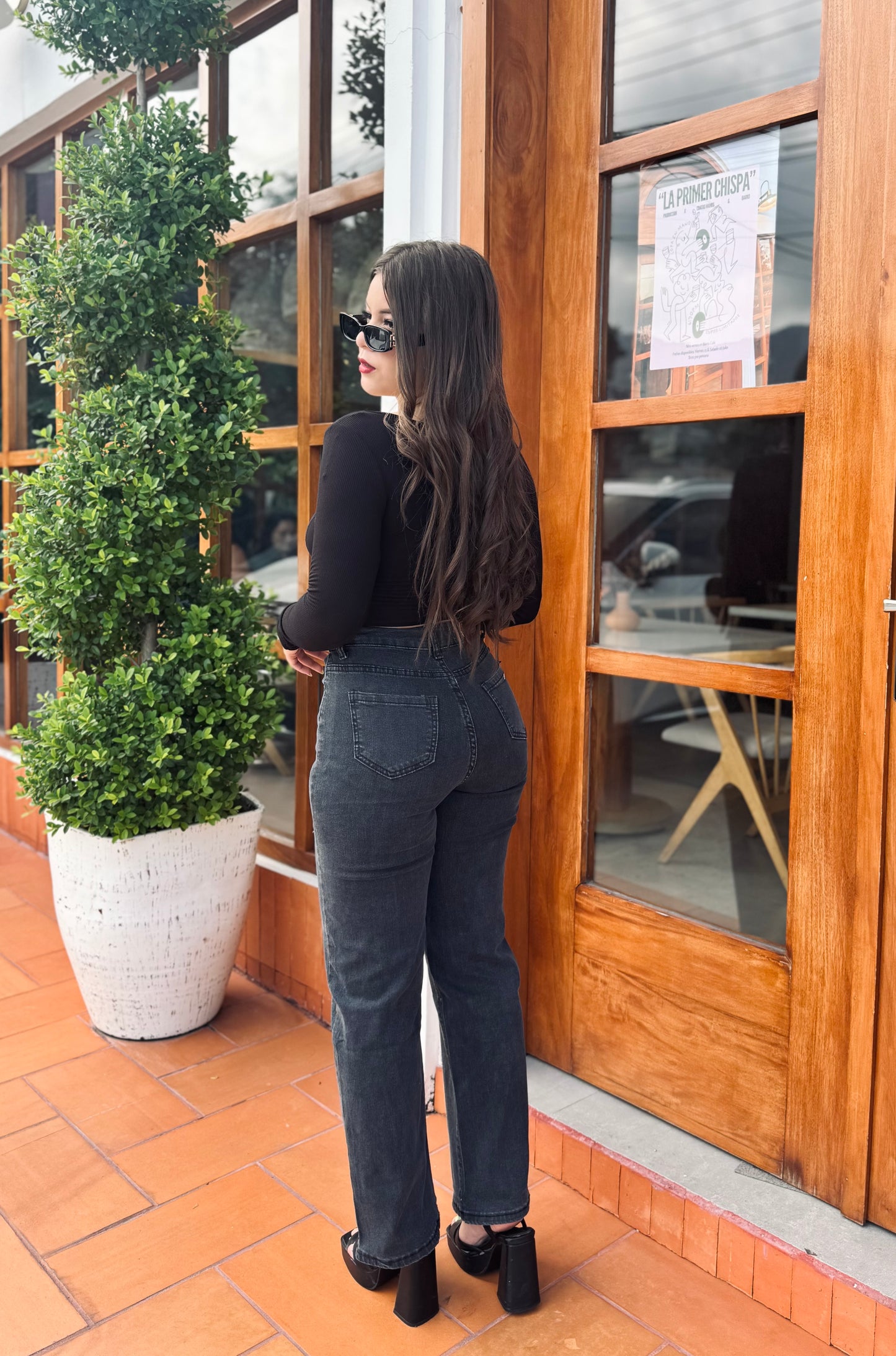 MOM JEANS CORTE RECTO