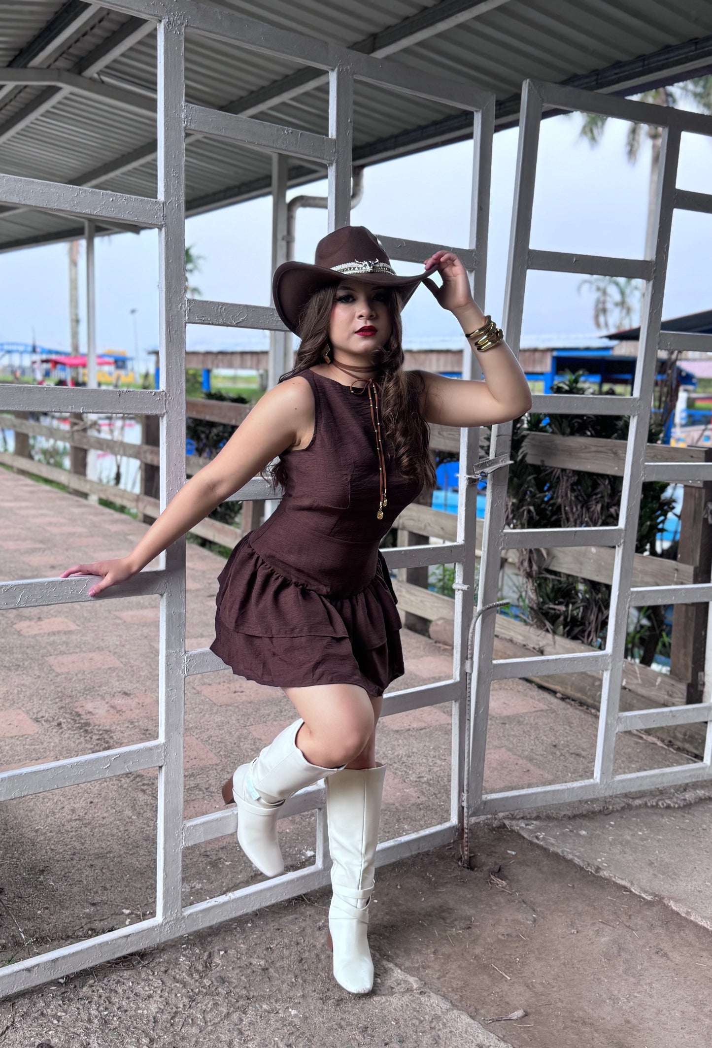 CHOCOLATE DRESS REVUELO