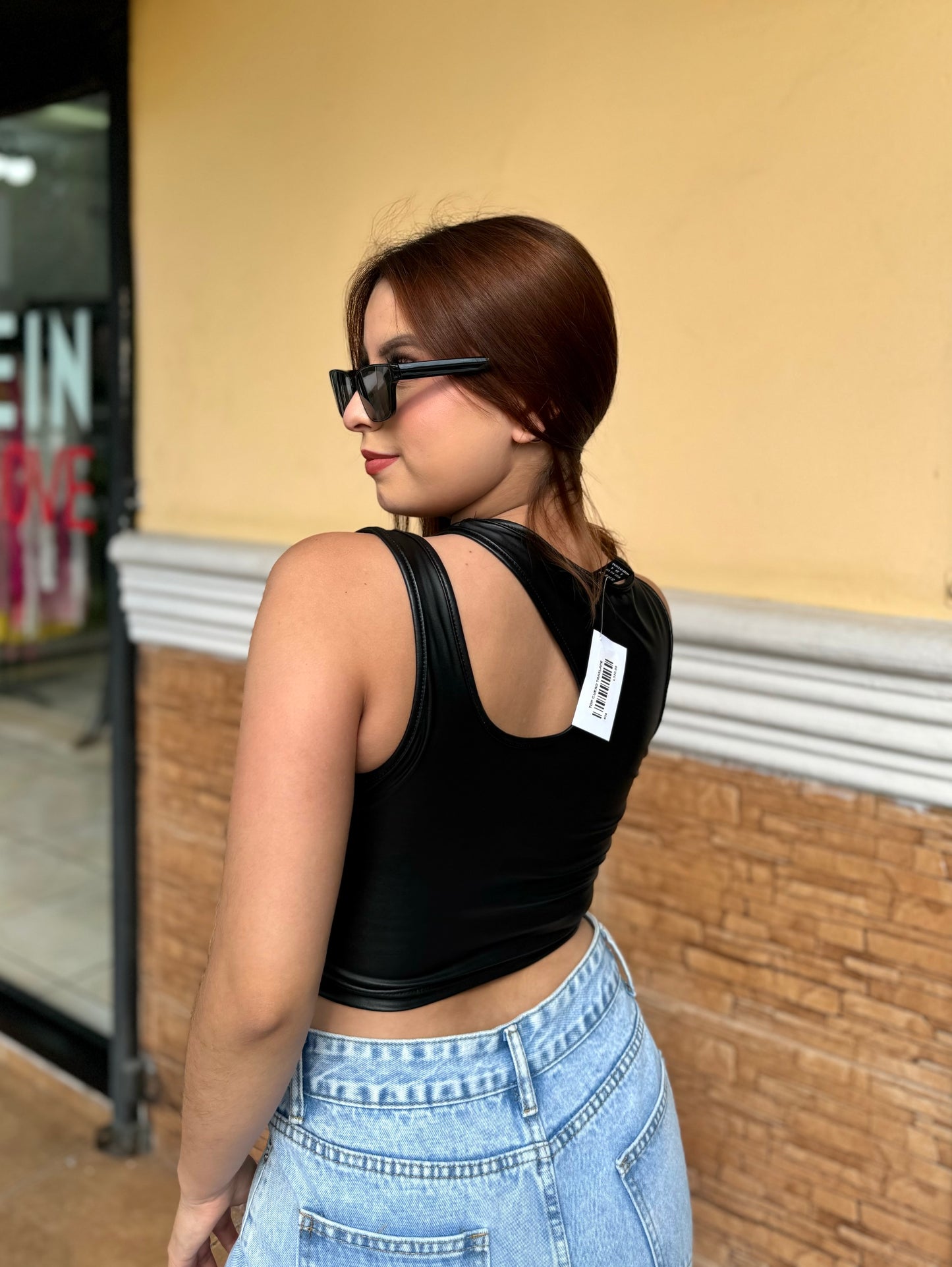 TOP METÁLICO CUERO