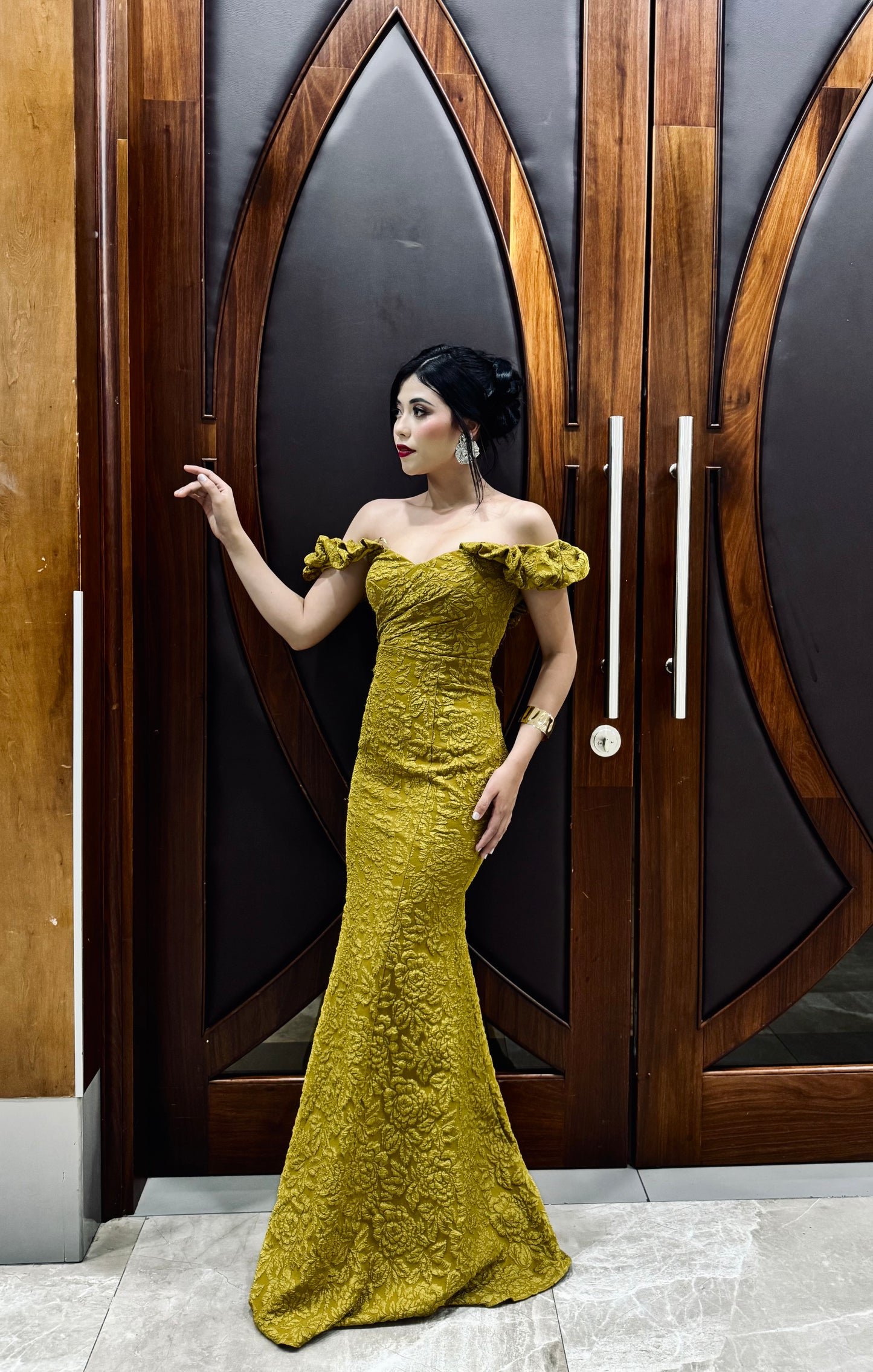GALA SIRENA BORDADO REVUELO
