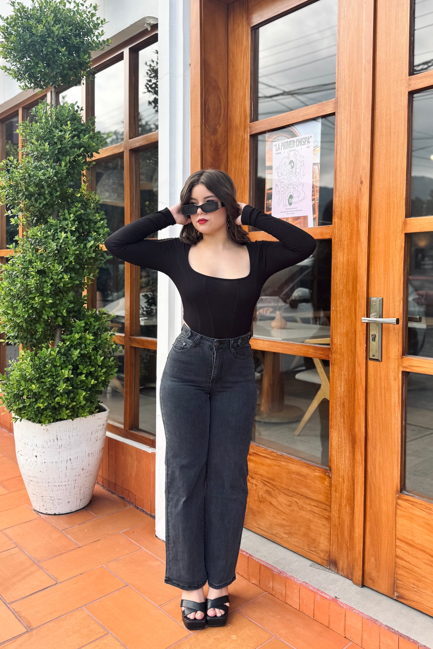 MOM JEANS CORTE RECTO
