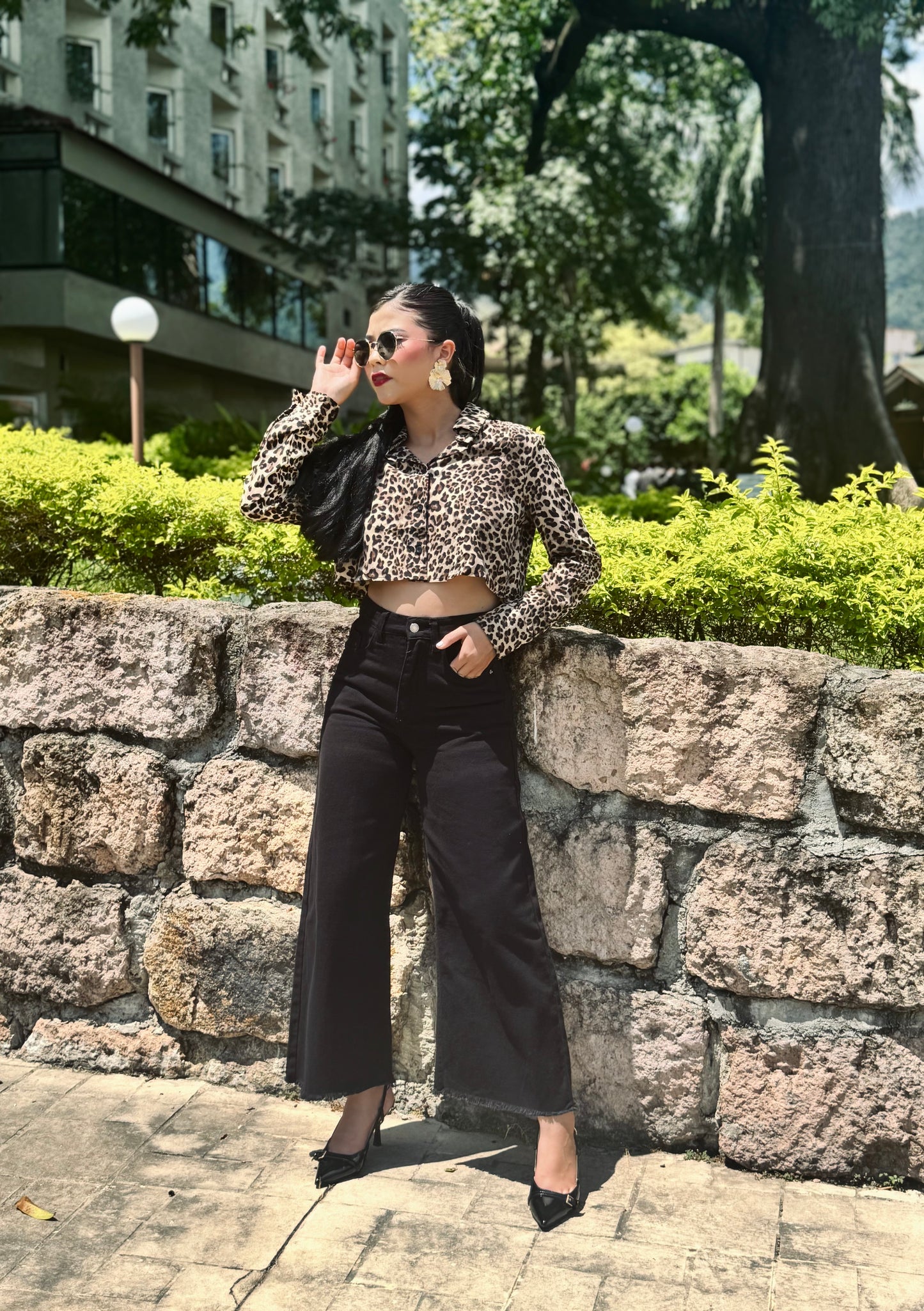 MOM JEANS CORTO PIERNA ANCHA