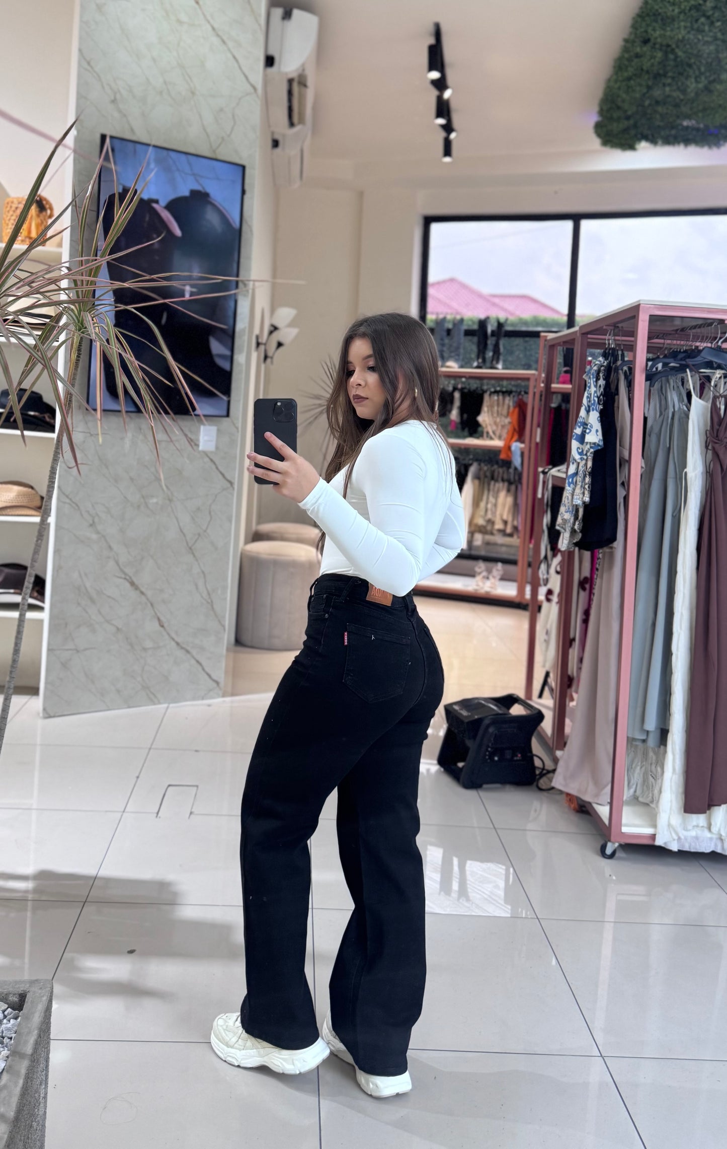 MOM JEANS BRILLO SUTIL