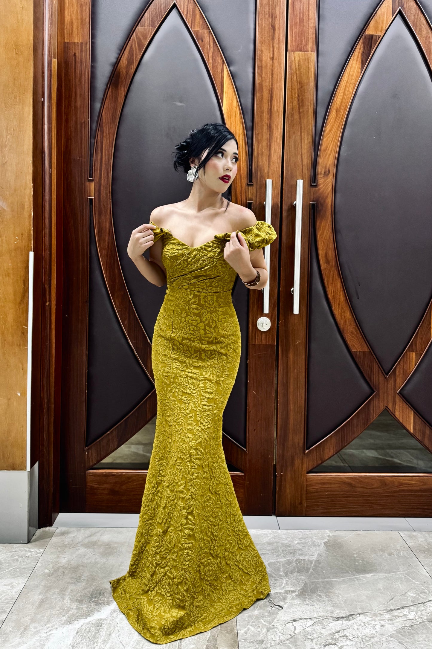 GALA SIRENA BORDADO REVUELO