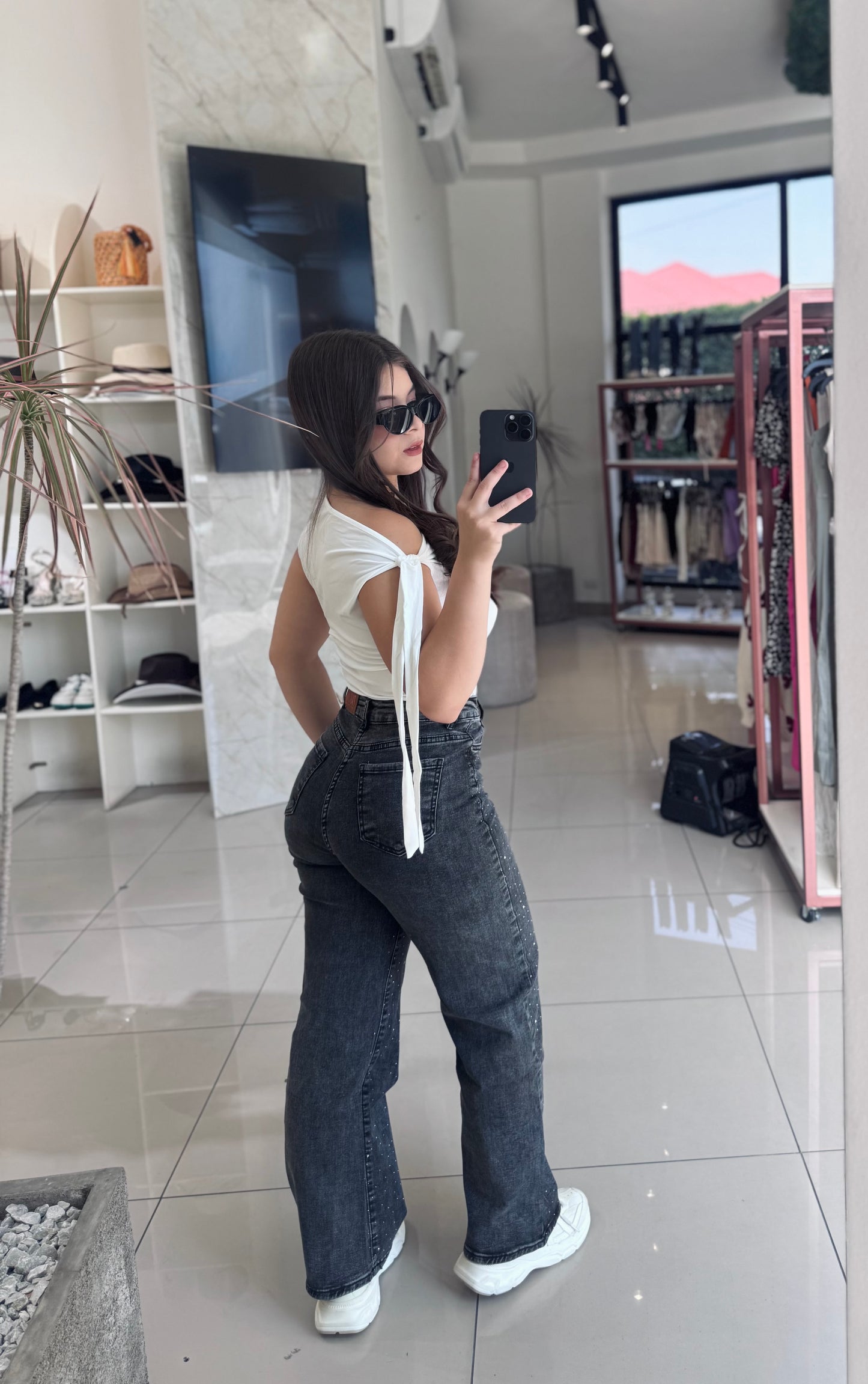 MOM JEANS BRILLO GRIS DESLAVADO