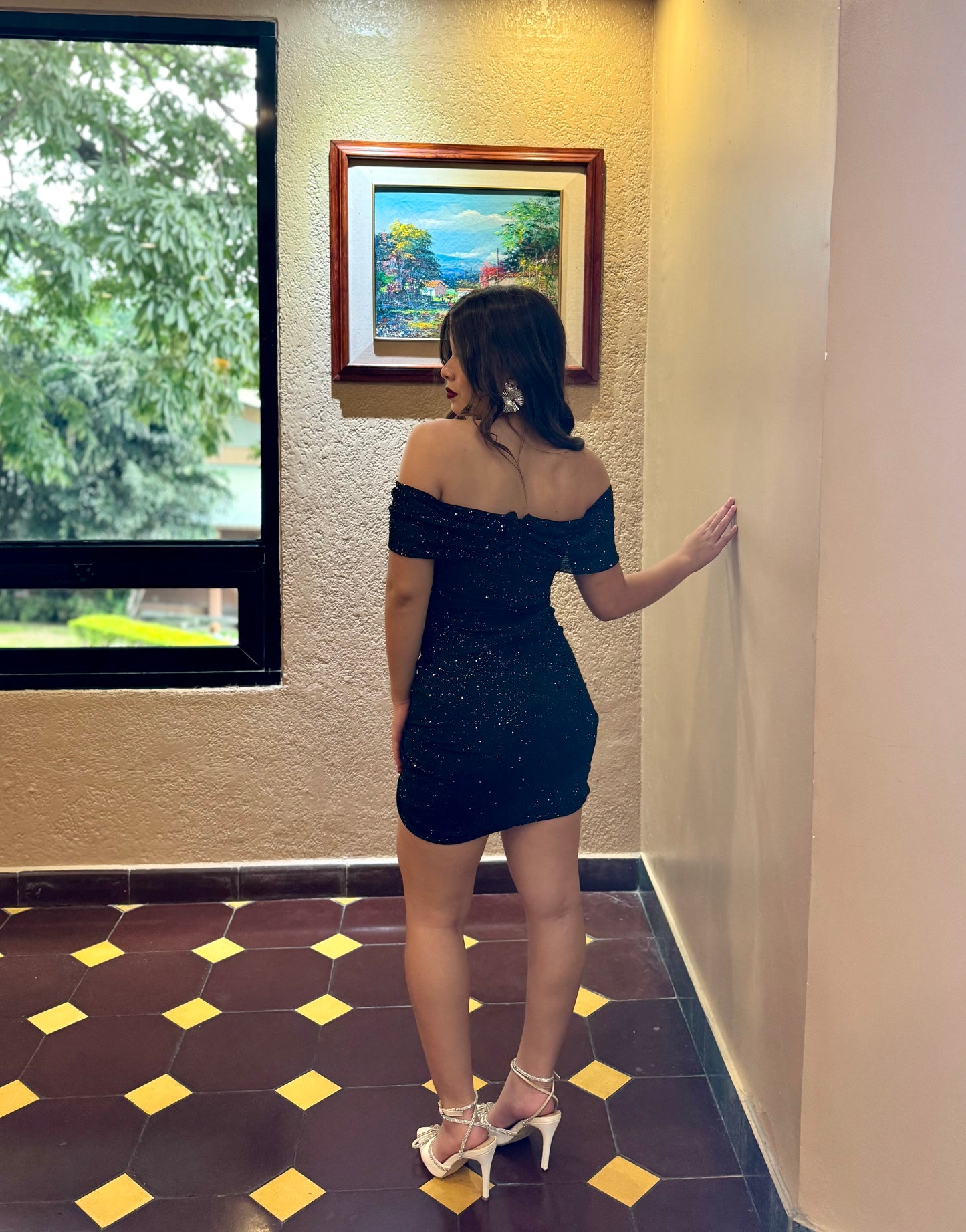 VESTIDO BRILLO AL HOMBRO