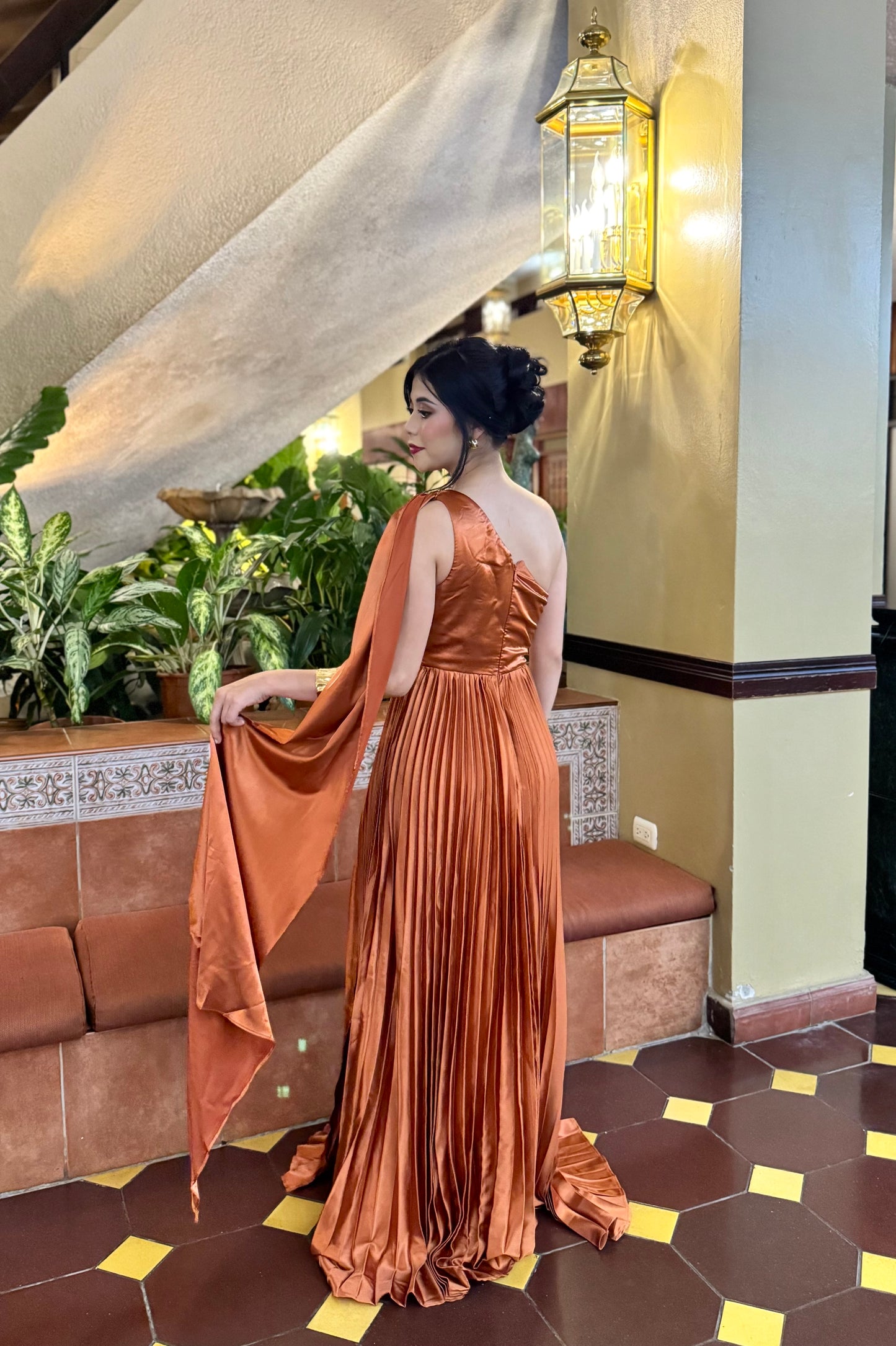 GALA PLISADO CON CAÍDA