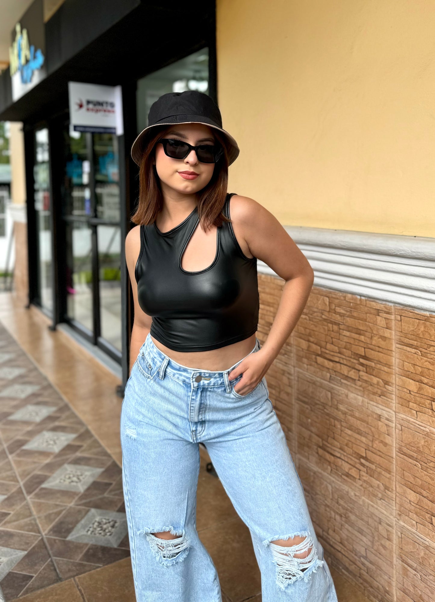 TOP METÁLICO CUERO