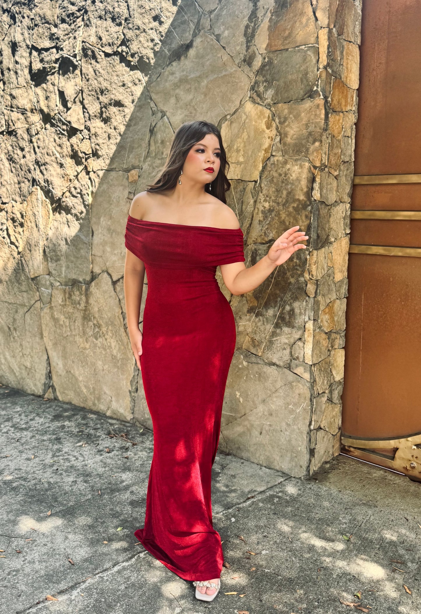 VESTIDO A LOS HOMBROS