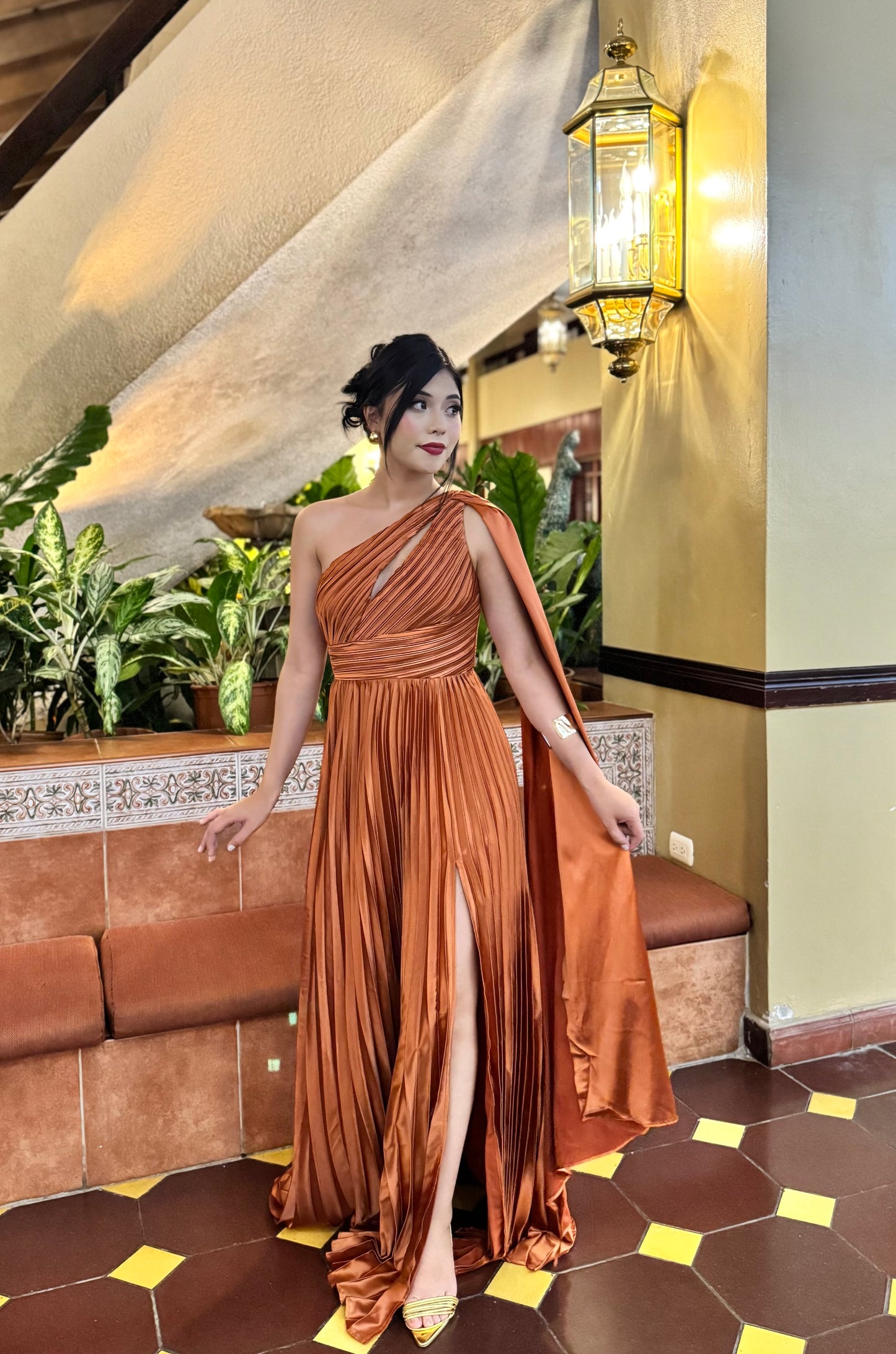 GALA PLISADO CON CAÍDA