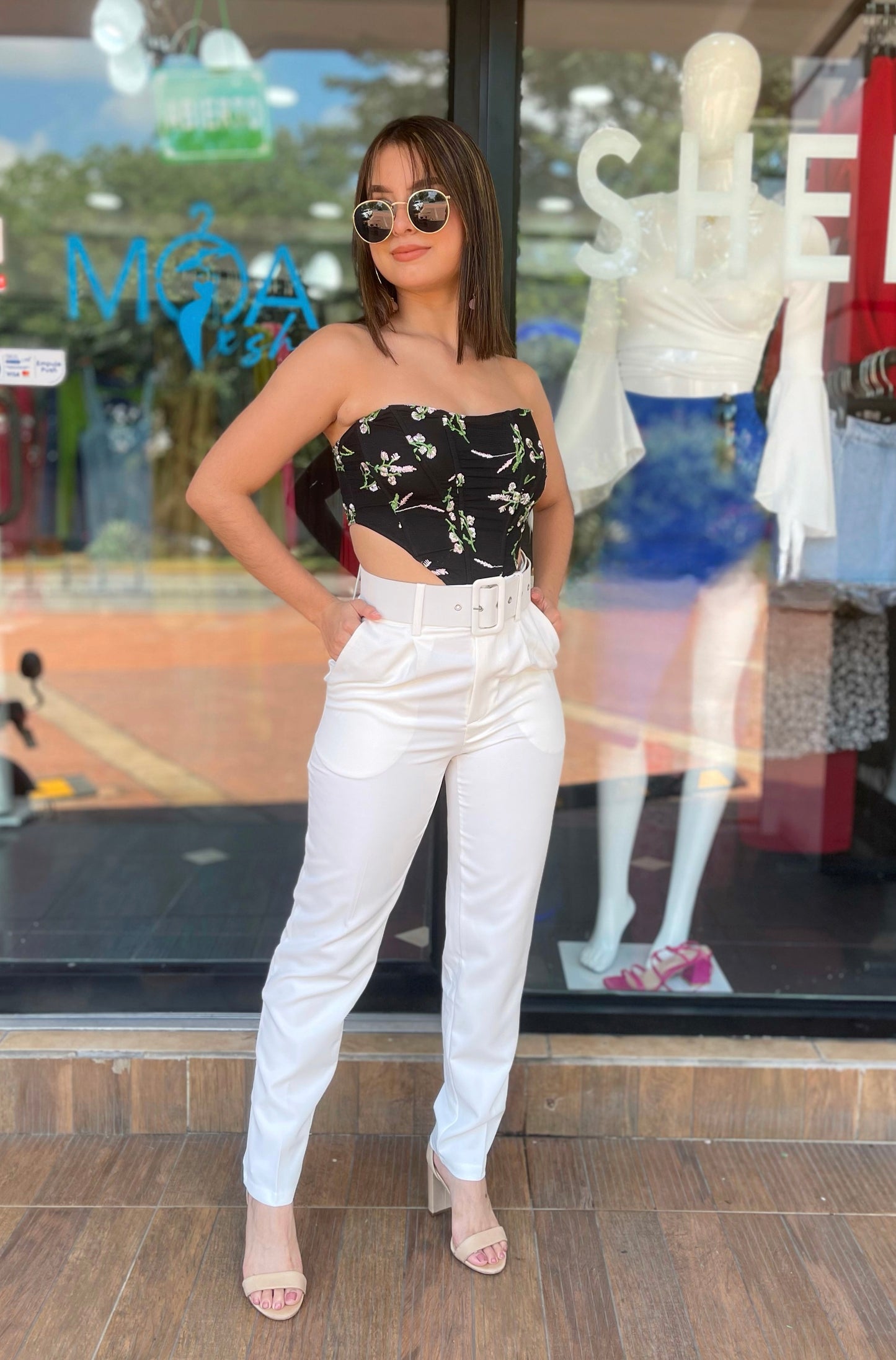 PANTALÓN CON CINTURÓN