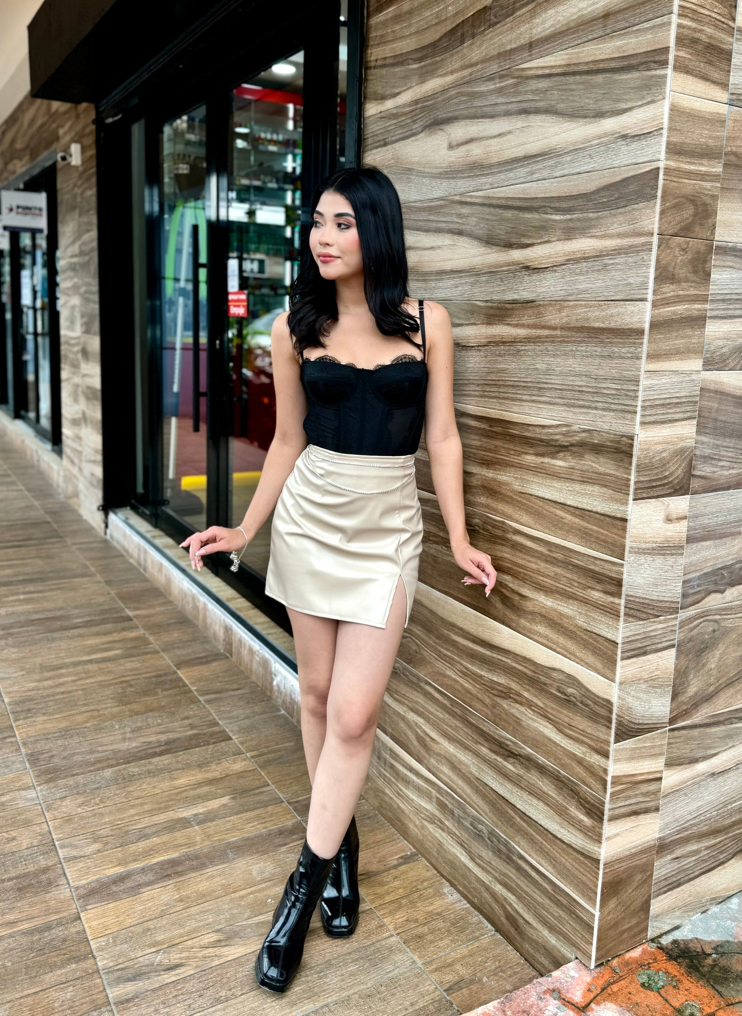 FALDA CUERO