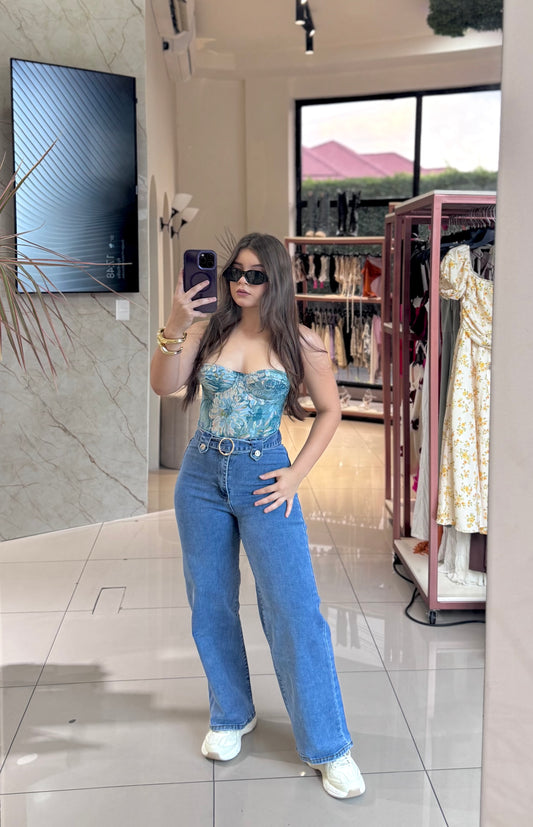 MOM JEANS CON CINTURON