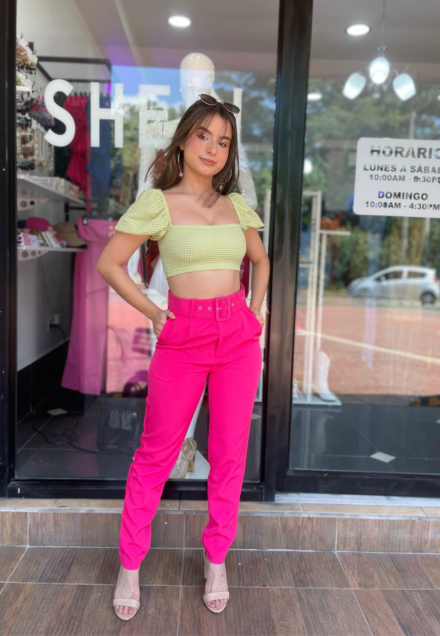 PANTALÓN CON CINTURÓN