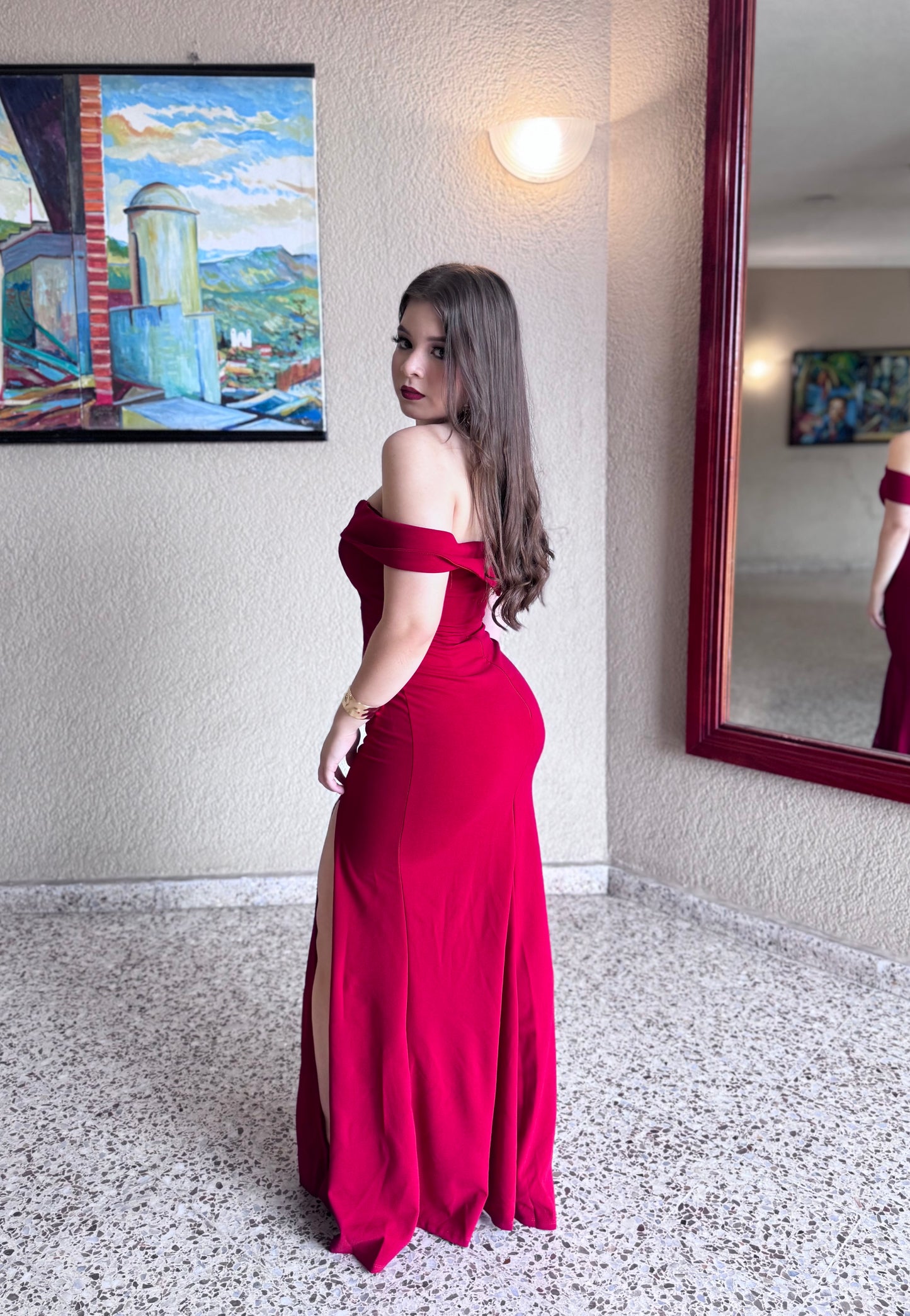 GALA AL HOMBRO PIERNA ABIERTA