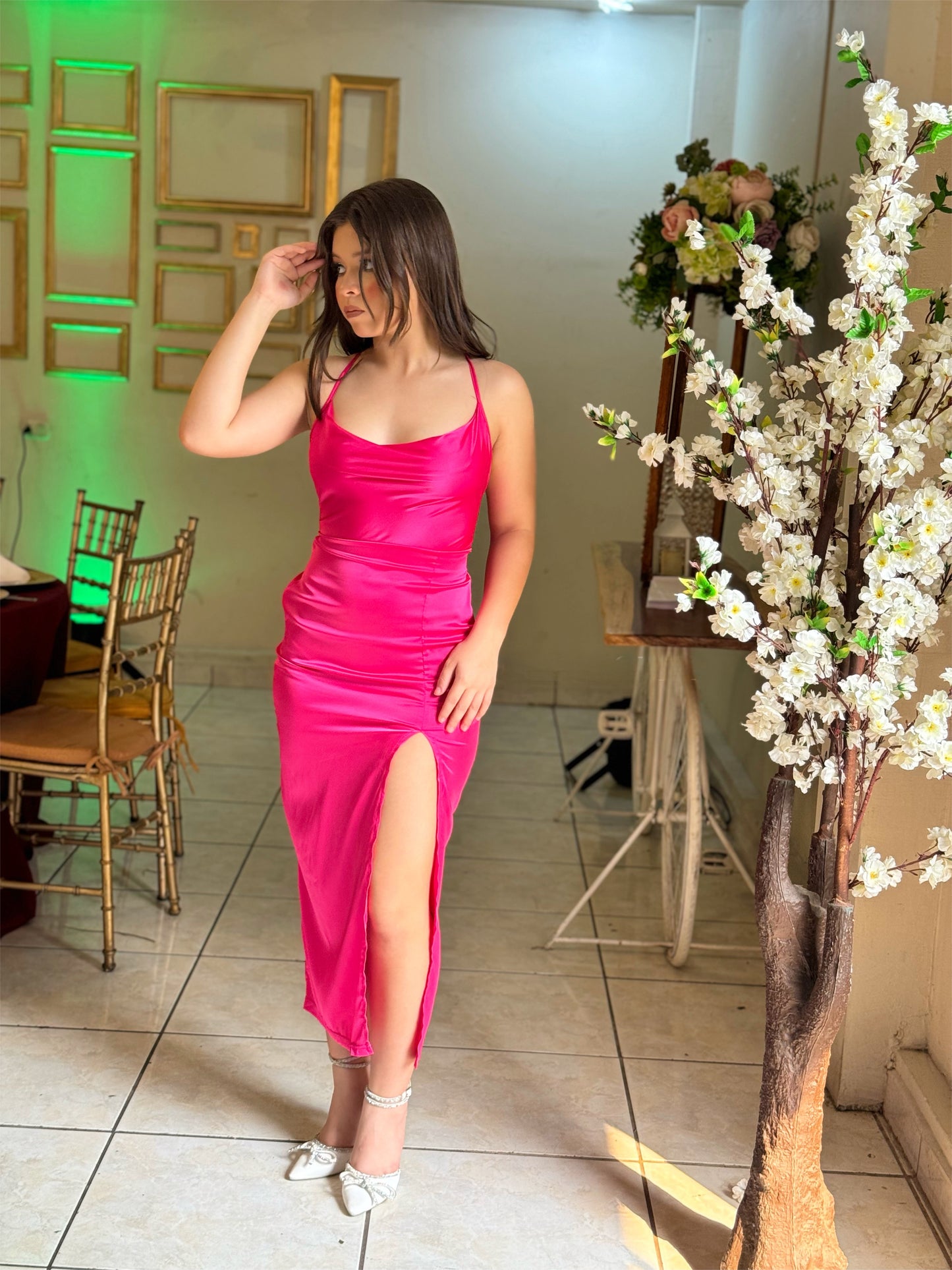 VESTIDO SEDA DESCUBIERTO