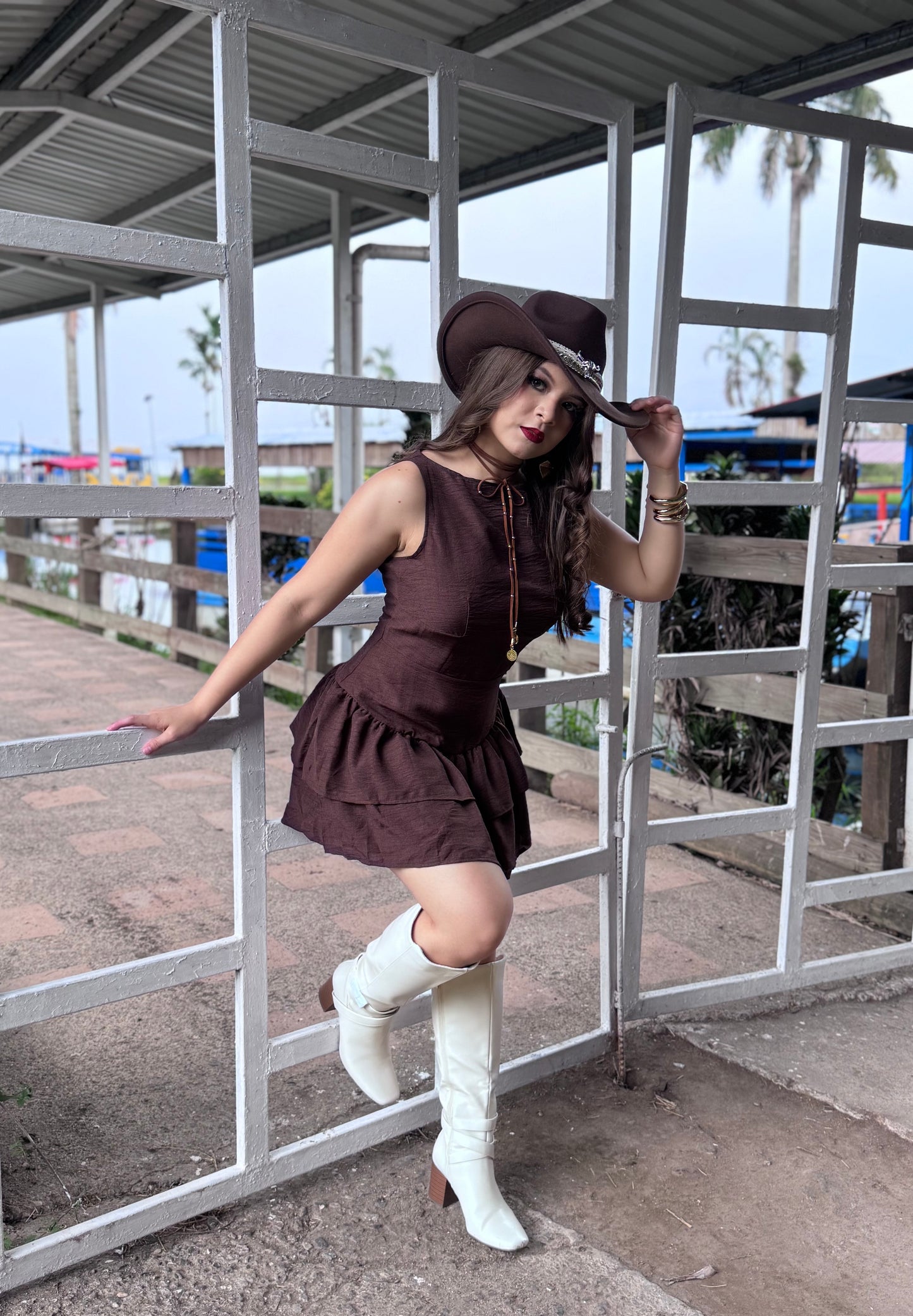 CHOCOLATE DRESS REVUELO