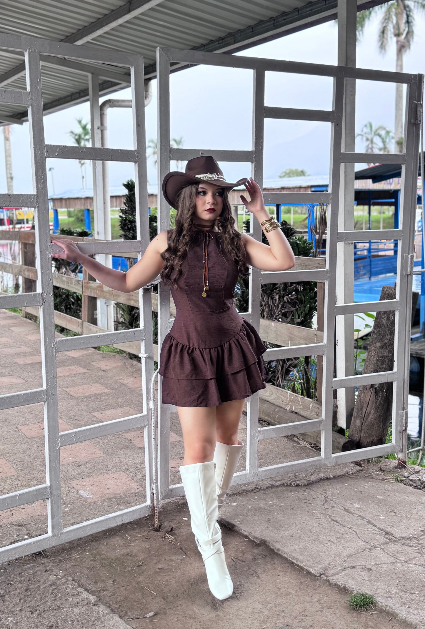 CHOCOLATE DRESS REVUELO