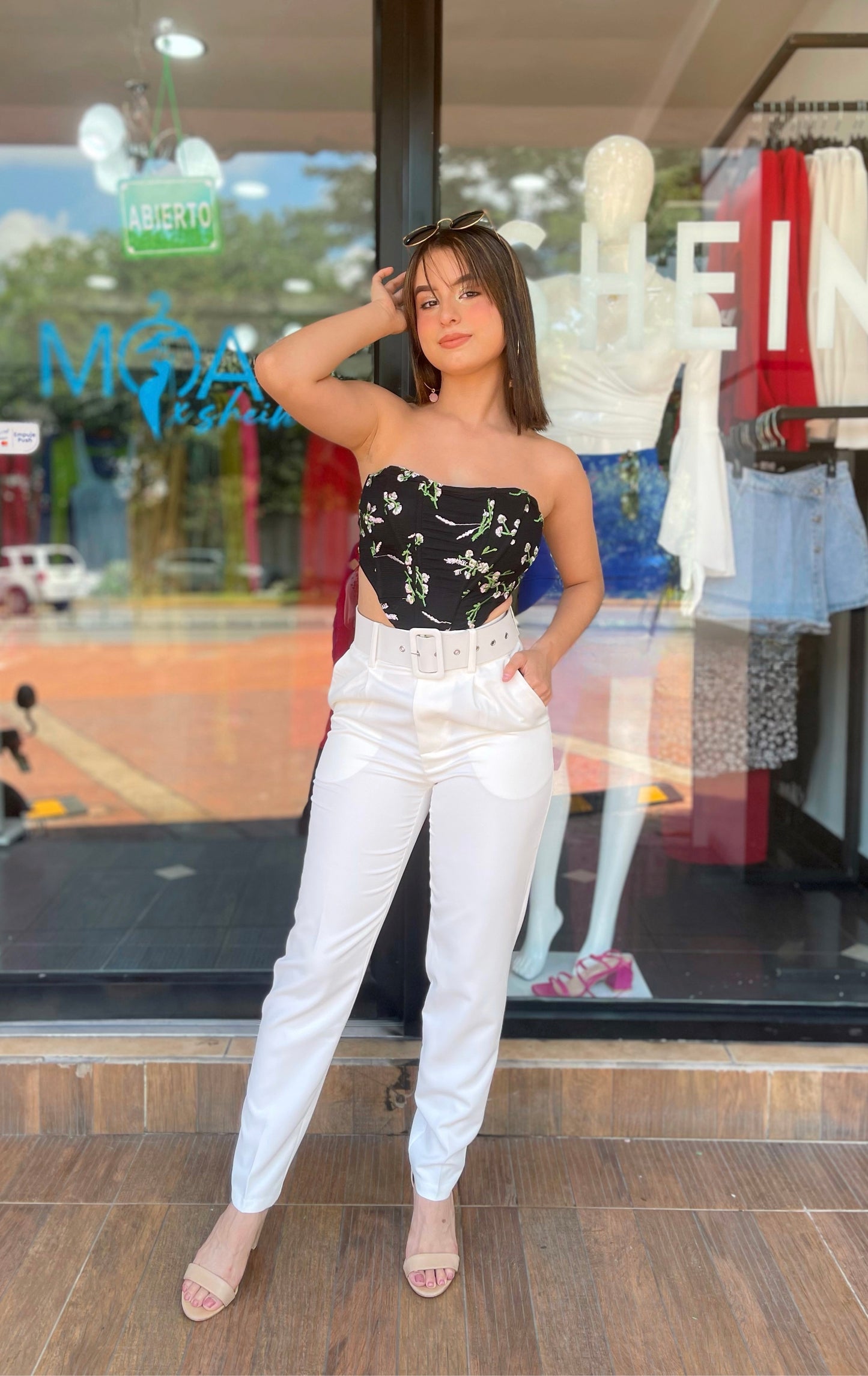 PANTALÓN CON CINTURÓN