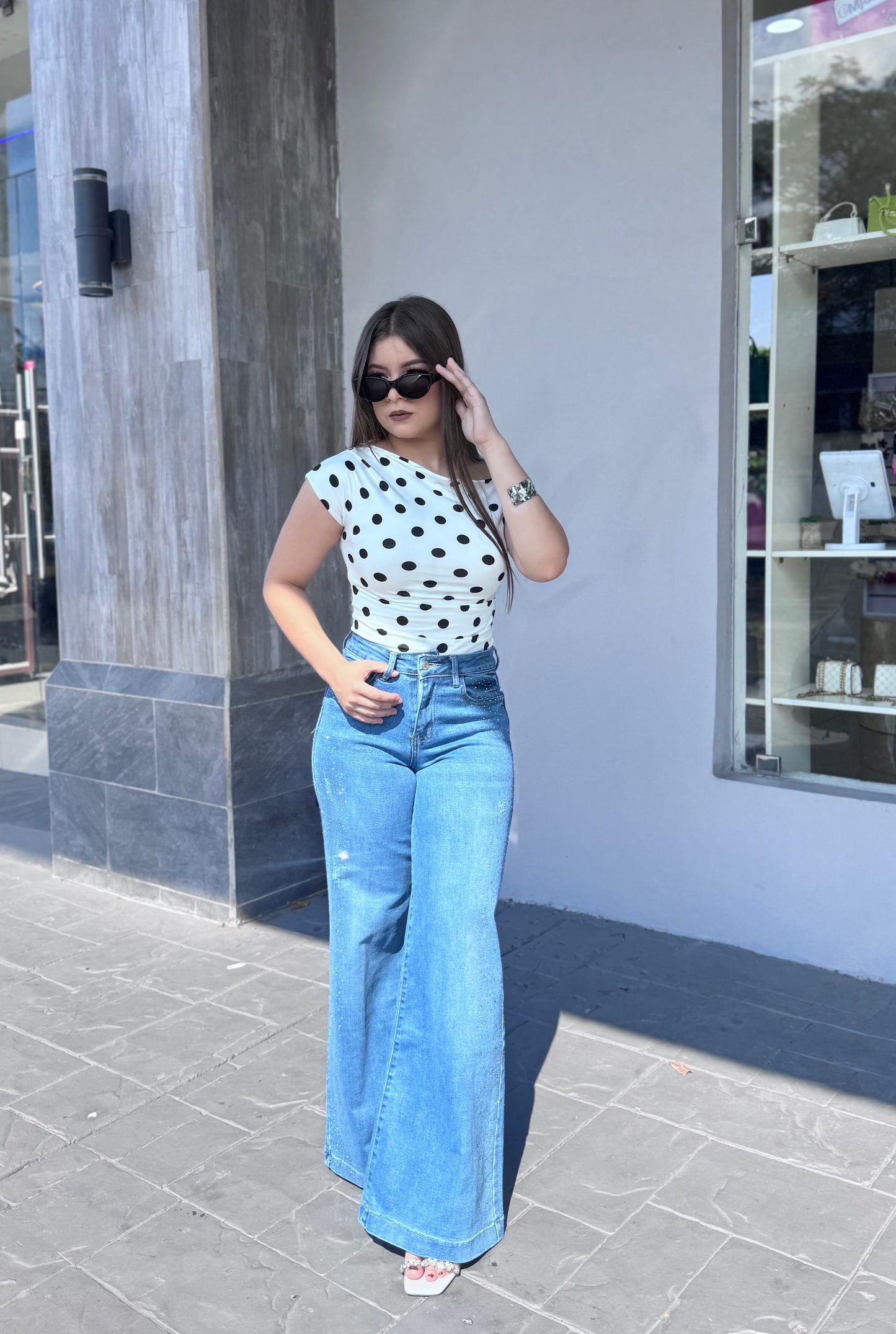 PALAZO JEANS CON BRILLO