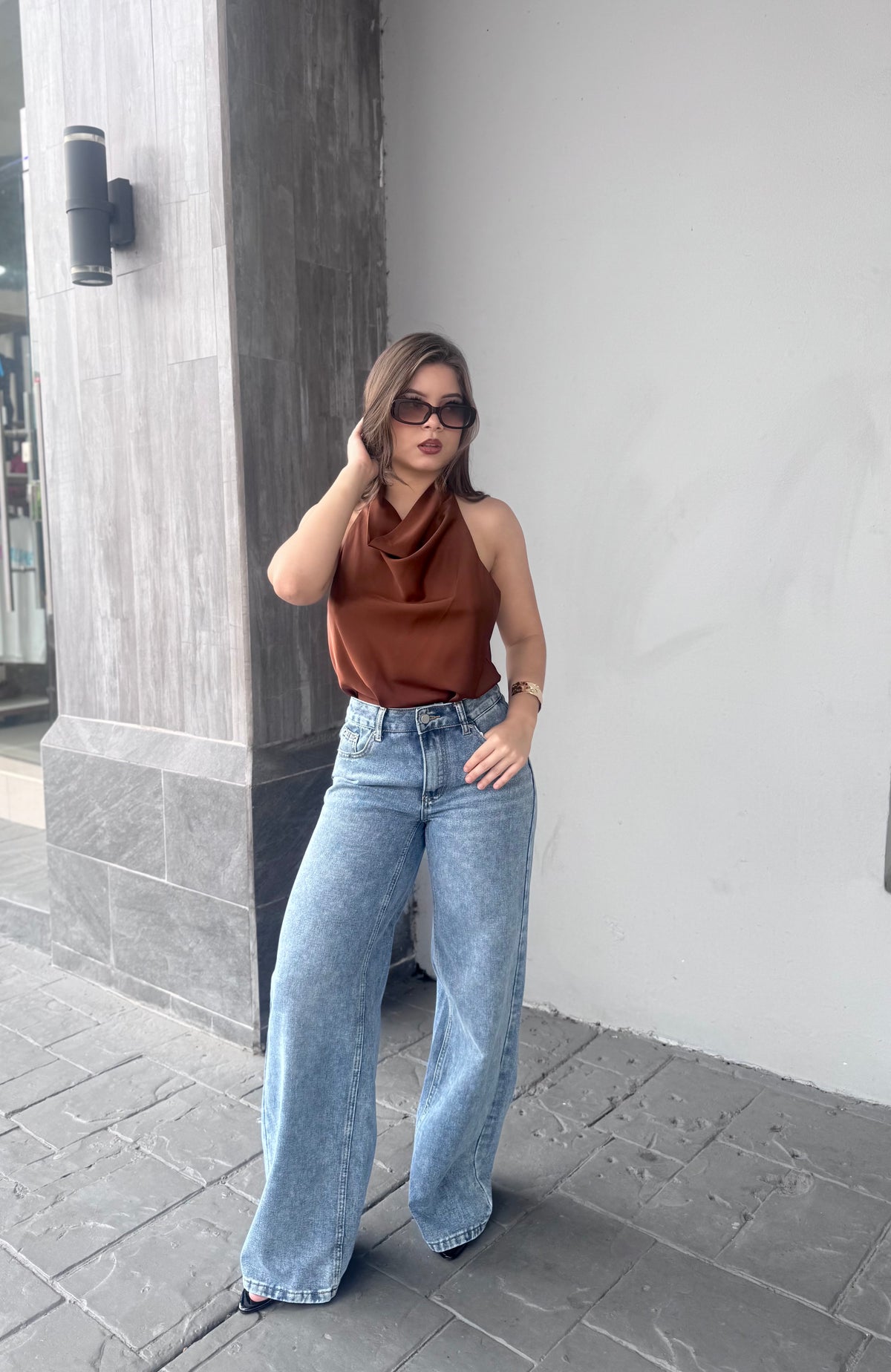 BLUSA DE SEDA CUELLO TOQUE DORADO