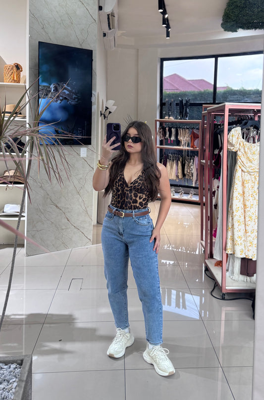 MOM JEANS