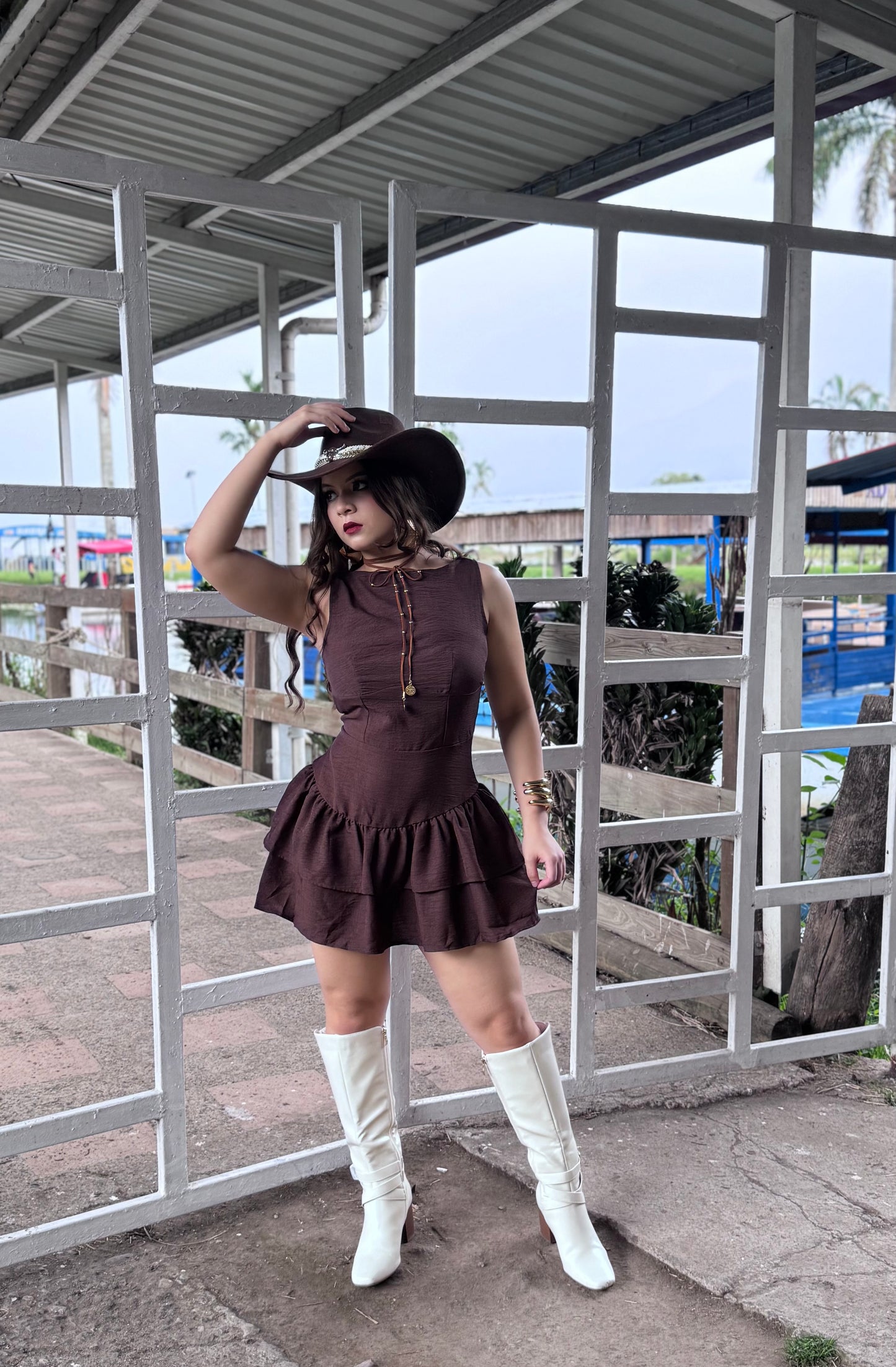 CHOCOLATE DRESS REVUELO