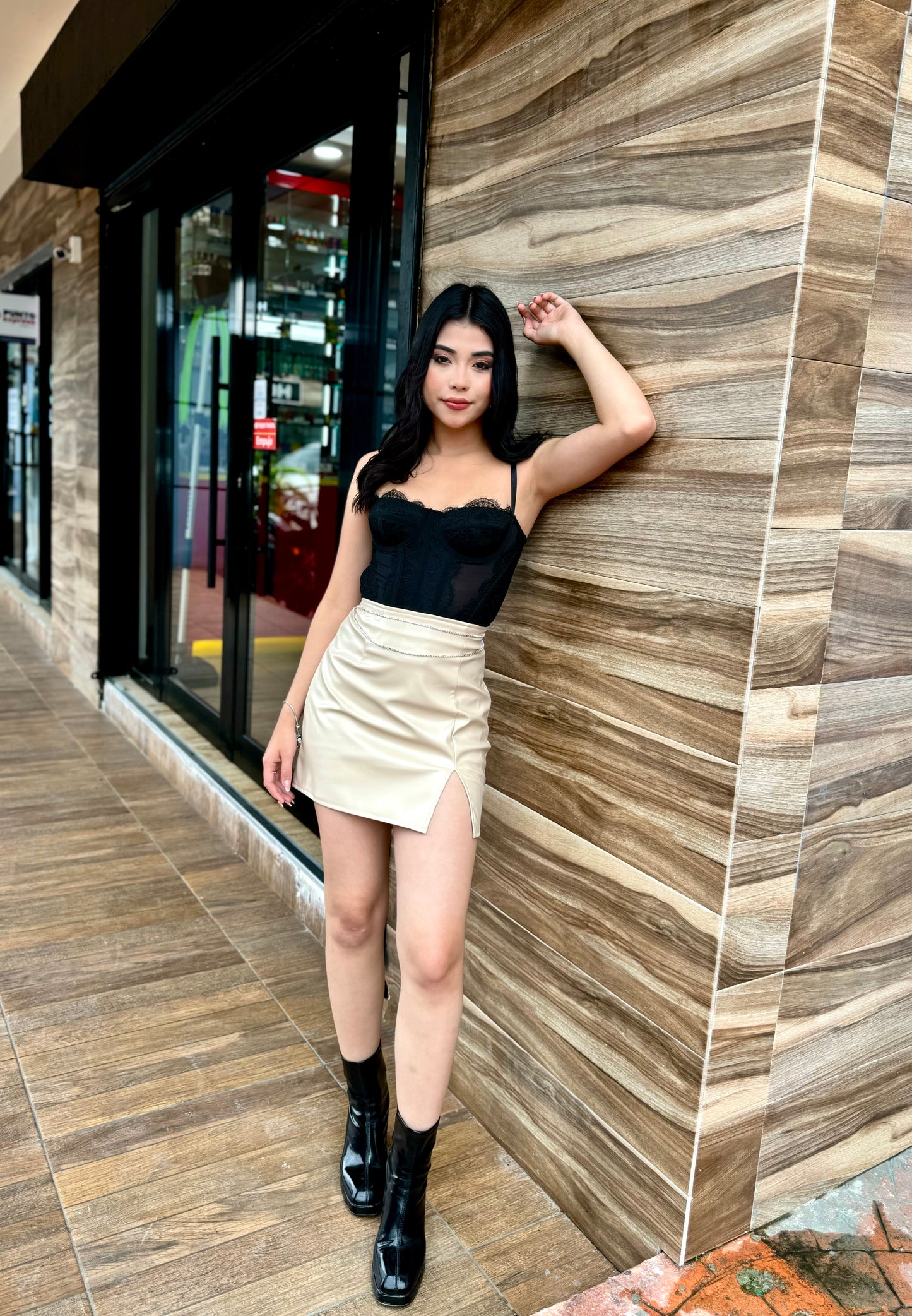 FALDA CUERO