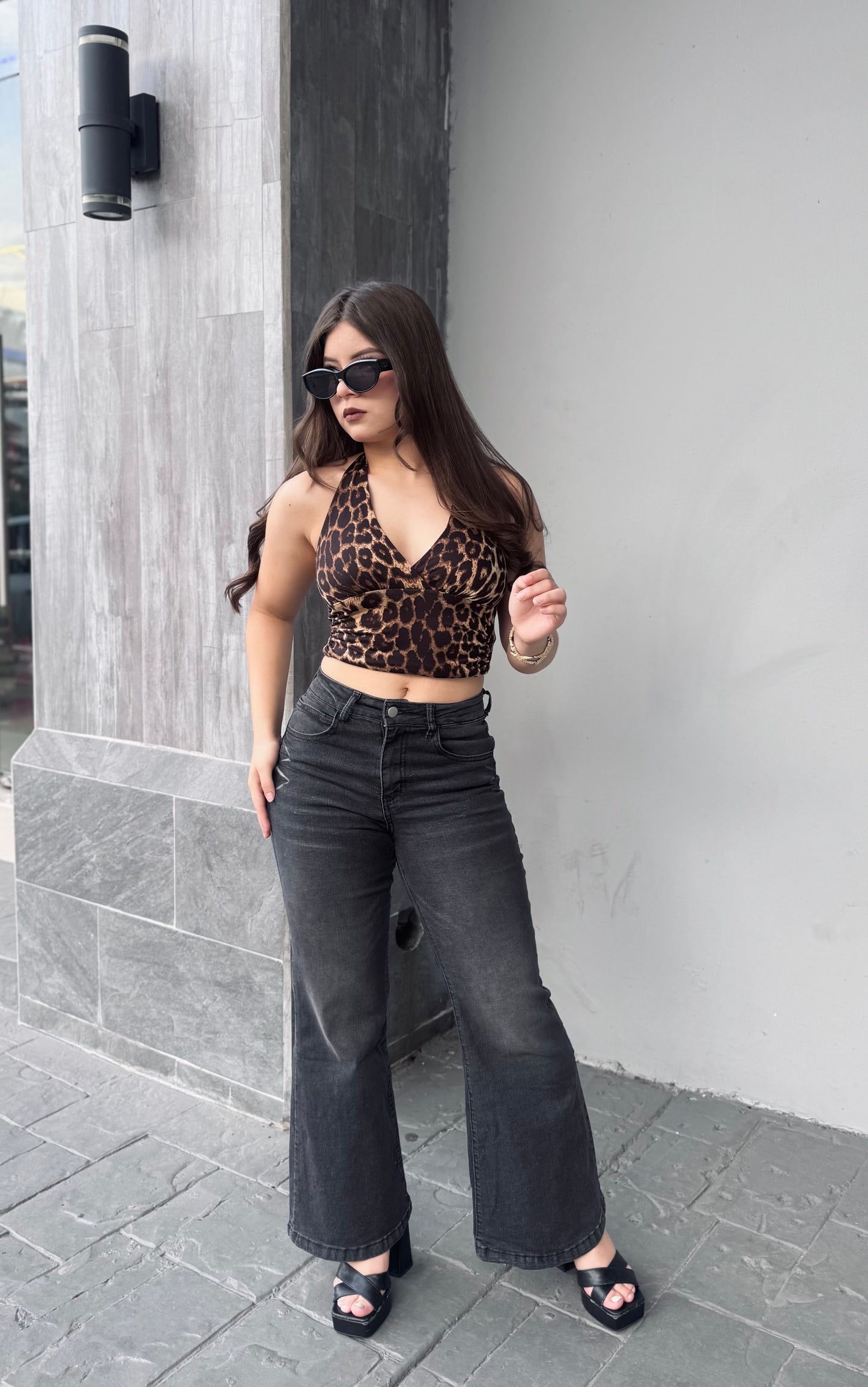 FLARE JEANS A LA CADERA PREMIUM