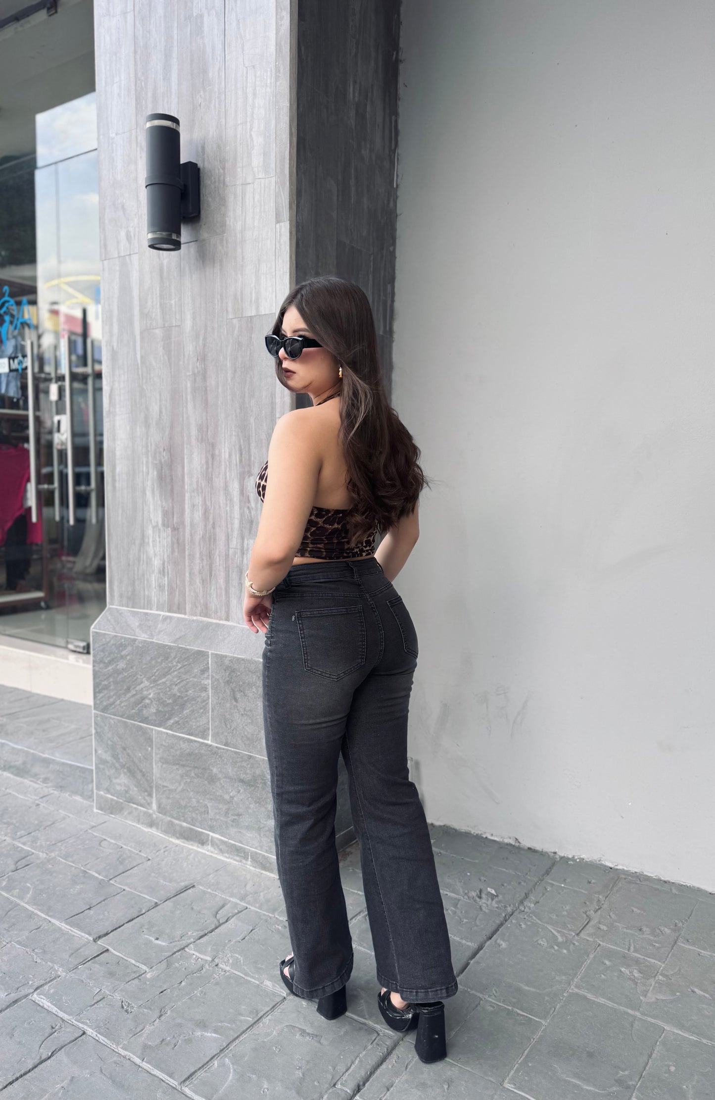 FLARE JEANS A LA CADERA PREMIUM
