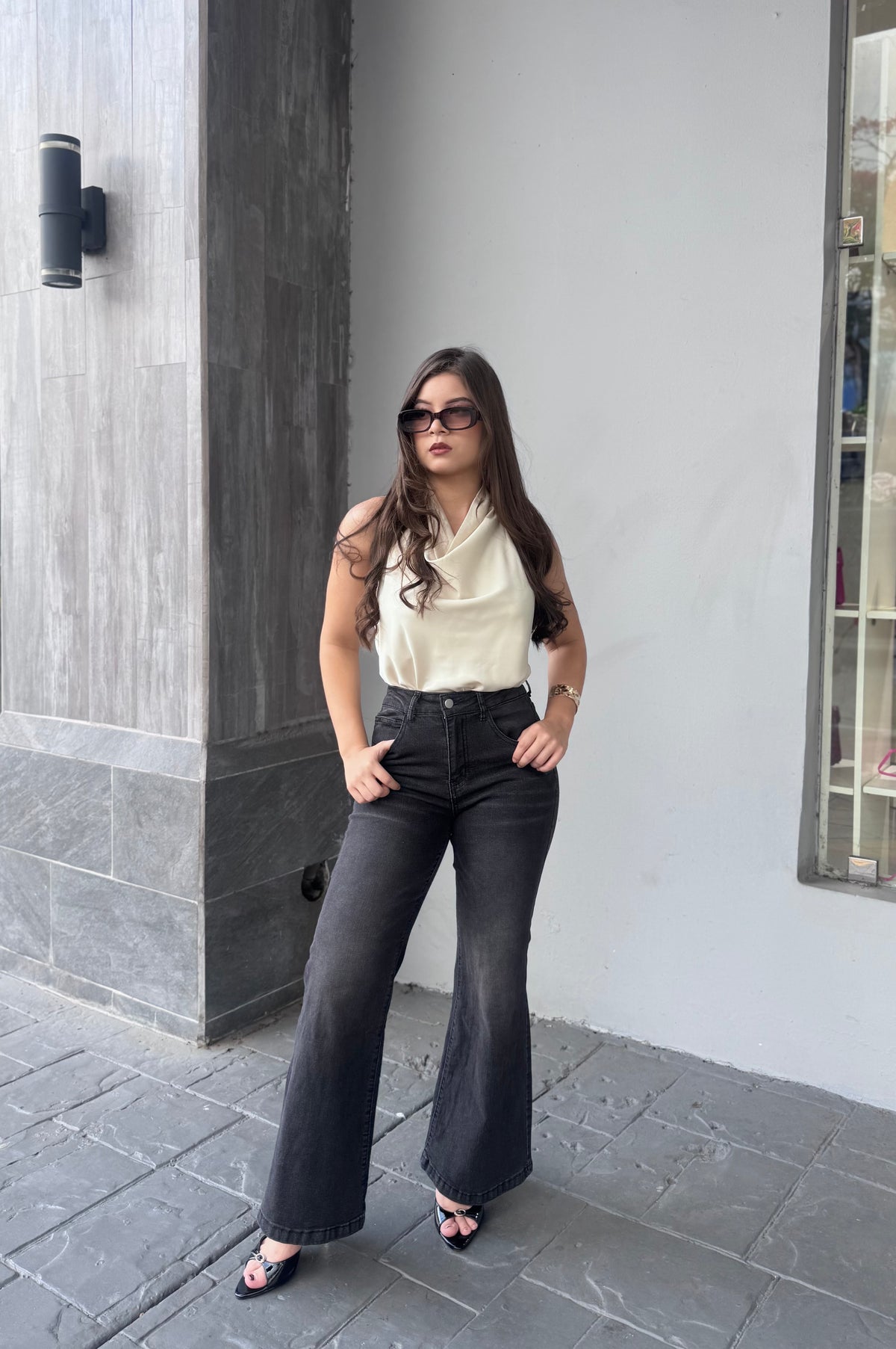 BLUSA DE SEDA CUELLO TOQUE DORADO